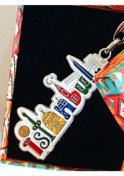 Beyaz Zemin Üzerine Renkli Istanbul Yazan Metal Anahtarlık modelleri