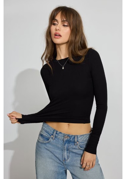 Siyah Bisiklet Yaka Slim Fit Kadın Body MG2564