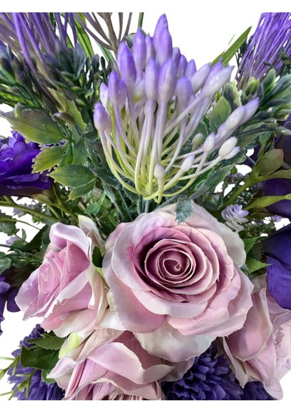 Yapay Mor Lisiantus ve Gül Aranjmanı Siyah Cam Vazoda (30X40 Cm) modelleri