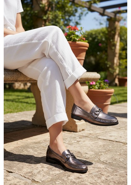 6090 Metalik Platin Renk Kadın Loafer Ayakkabı