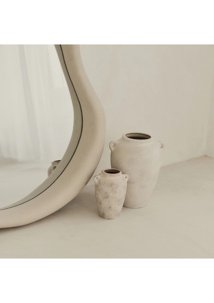 Kumaş Çerçeveli Asimetrik Duvar Aynası 80CM x 72CM