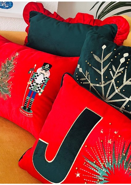 Kurşun Asker Desenli Kırmızı Kadife Kırlent Kılıfı 35X50 cm fırsatları