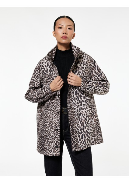 Cepli Uzun Kollu Dik Yaka Kapüşonlu Leopar Desenli Yağmurluk