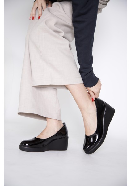 215651114-1 Kadın Topuklu Ayakkabı Siyah Deri Rugan