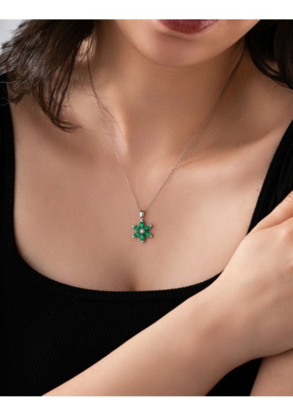 925 Ayar Zümrüt Taşlı Rodyum Lotus Çiçeği Gümüş Kolye fiyatları