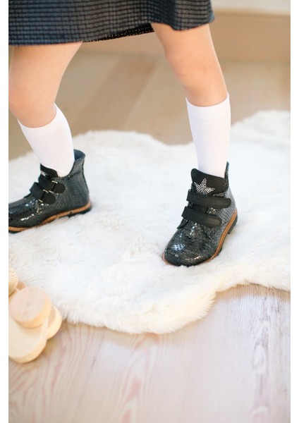 Siyah Yıldızlı Deri Çocuk Botu modelleri