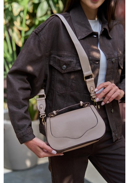 Vizon Kadın Kapaklı Çapraz Askılı El ve Omuz Çanta