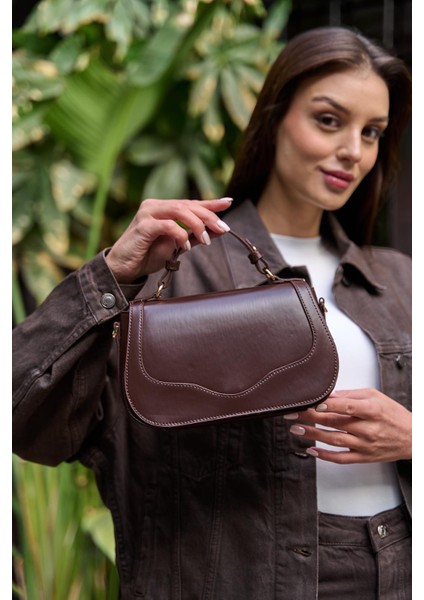 Kahverengi Kadın Kapaklı Çapraz Askılı El ve Omuz Çanta