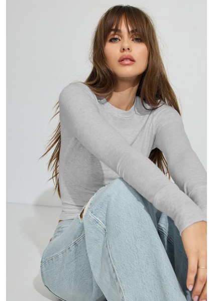 Gri Bisiklet Yaka Slim Fit Kadın Body MG2564