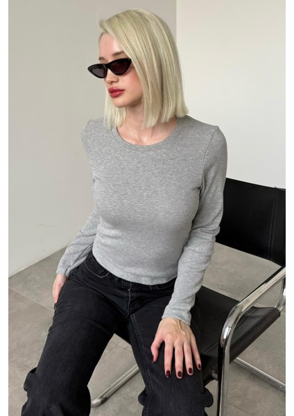 Gri Bisiklet Yaka Slim Fit Kadın Body MG2564 indirimleri