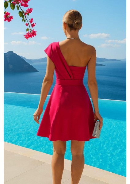 Esnek Dalgıç Kumaş Omuz Detay Tasarımlı Kemerli Mini Abiye Elbise 582093 Füşya fiyatları