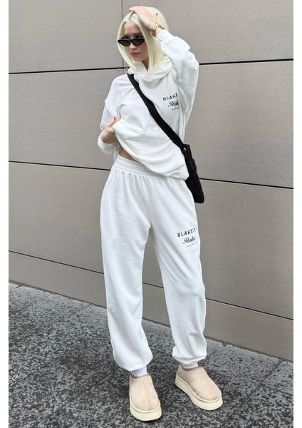 Beyaz Kapüşonlu Sırt Baskılı Kadın Eşofman Takımı MG2187 fırsatları