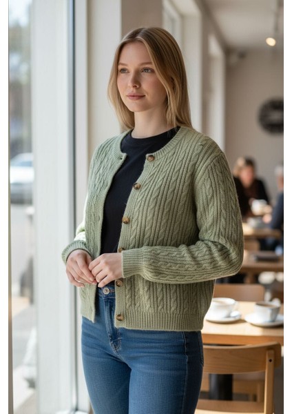 Bisiklet Yaka Düğmeli Kadın Hırka Kazak