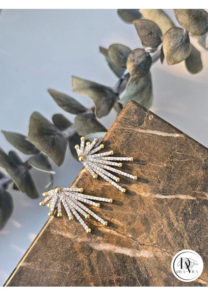 Glow Earrings – Gold Kaplama Taş Detaylı Kadın Küpe (KOD-333)