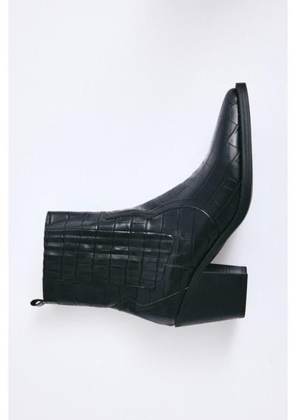 Bot 2503 - Küt Burun Bileği Lastikli Siyah Croc Kadın Bot