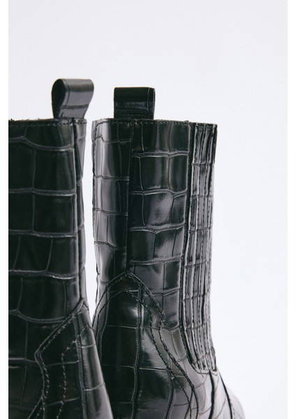 Bot 2503 - Küt Burun Bileği Lastikli Siyah Croc Kadın Bot indirimleri