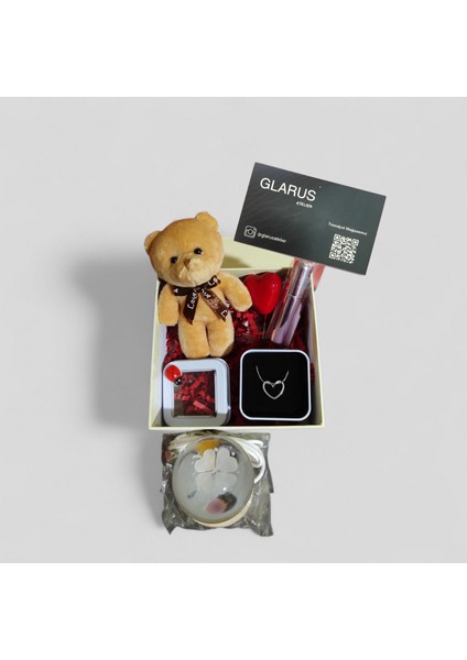 Sevdiklerinize Özel Hediye Kutusu 316L Çelik Kalp Kolye Yonca Aydınlatma Peluş Anahtarlık Parfün Ş.