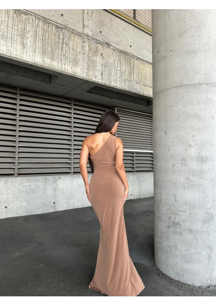 Tek Omuz Detaylı Sandy Kumaş Elbise 583181 Vizon modelleri