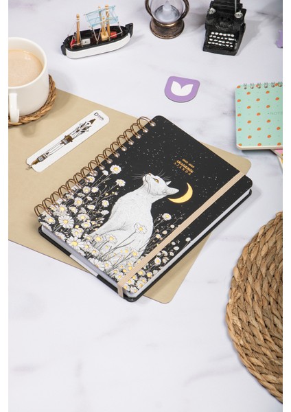 2025-2026 A5 Akademik Ajanda Spiralli Kuşe Kapak 16 Aylık - Yıldızlı Kedi modelleri