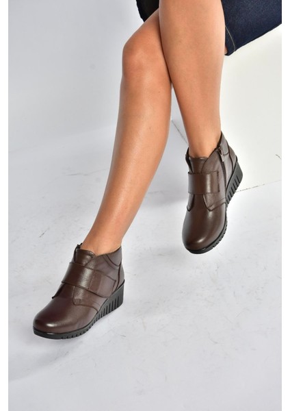 V324501903 Kahverengi Hakiki Deri Cırtlı Kadın Bot