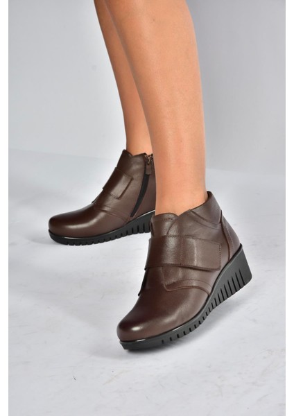 V324501903 Kahverengi Hakiki Deri Cırtlı Kadın Bot fiyatları