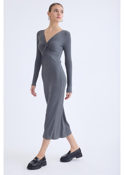 V Yaka Önü Düğüm Detaylı Uzun Elbise