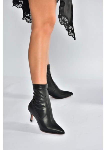 V997024809 Siyah Ince Topuklu Kadın Bot indirimleri