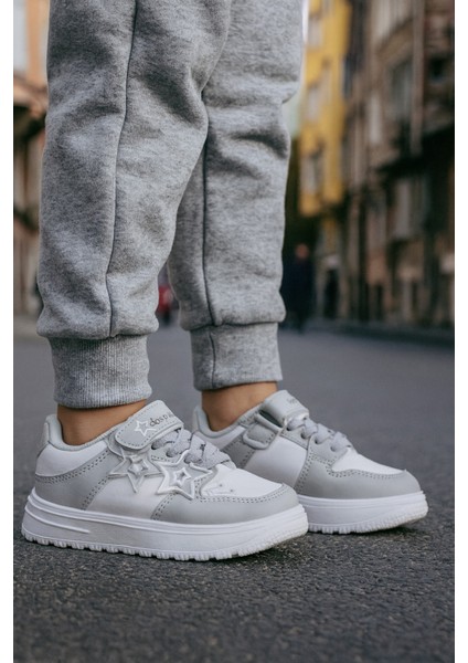 Kız Çocuk Yıldız Detaylı Sneaker Ayakkabı