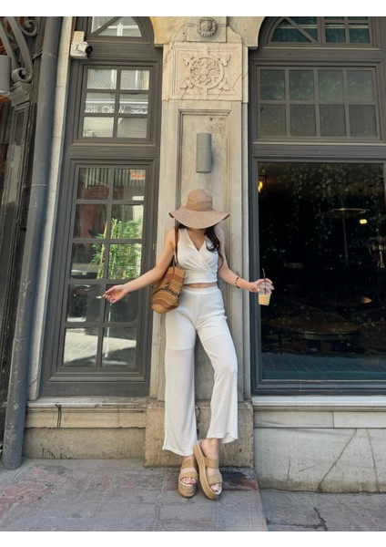 Kruvaze Yaka Crop Bluz ve Detaylı Pantolon Triko Ikili Takım fırsatları