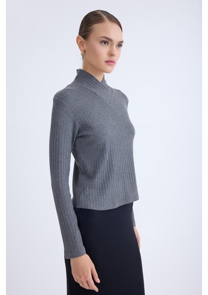 Fitilli Kumaş Önü Detaylı Uzun Kol Bluz