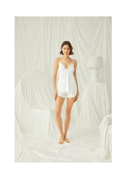 Monamise Göğüs ve Sırt Dekolteli Brode Dantelli Şort Takımı indirimleri