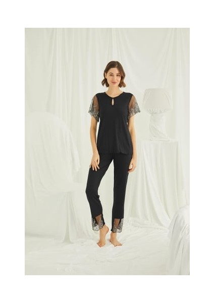 Monamise Yakası Detaylı Brode Dantelli Pijama Takımı