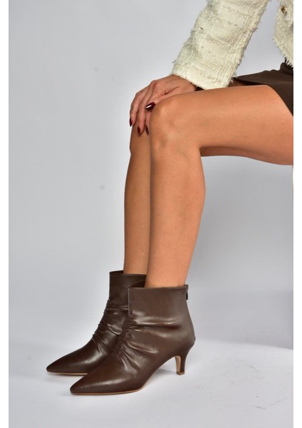 V572124409 Kahverengi Alçak Topuklu Kadın Bot modelleri