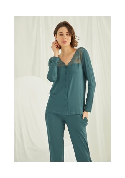 Monamise Yakası ve Omzu Dantelli Önü Boydan Düğmeli Pijama Takımı