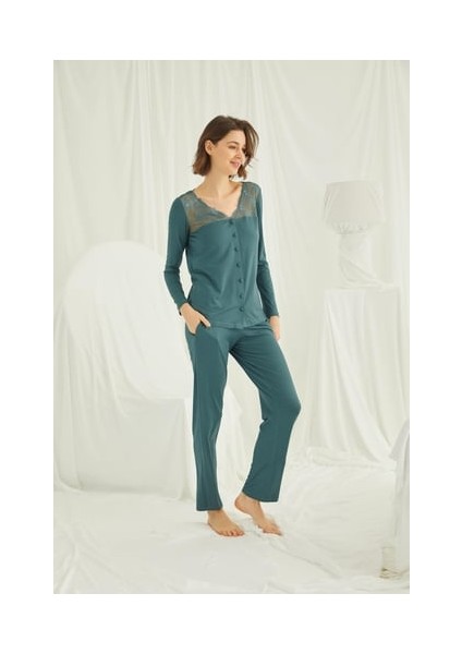 Monamise Yakası ve Omzu Dantelli Önü Boydan Düğmeli Pijama Takımı fiyatları