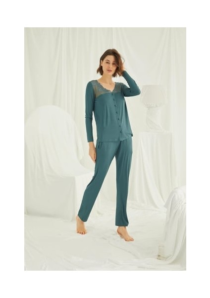 Monamise Yakası ve Omzu Dantelli Önü Boydan Düğmeli Pijama Takımı fırsatları