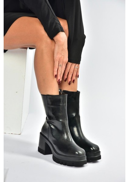 V965065808 Siyah Rugan Kalın Topuklu Kadın Bot