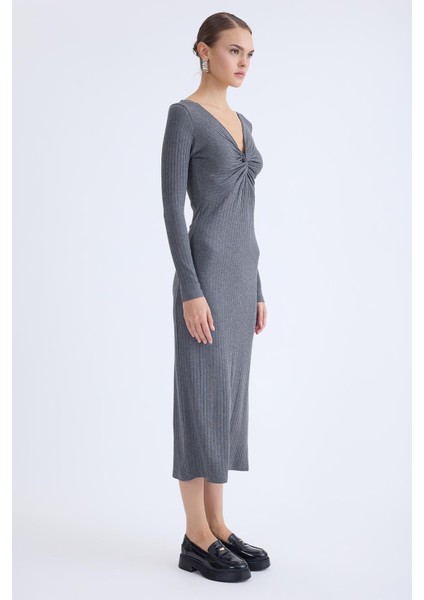 V Yaka Önü Düğüm Detaylı Uzun Elbise fırsatları