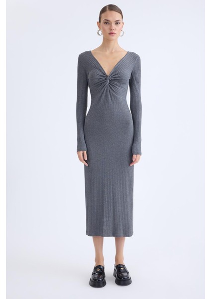 V Yaka Önü Düğüm Detaylı Uzun Elbise indirimleri