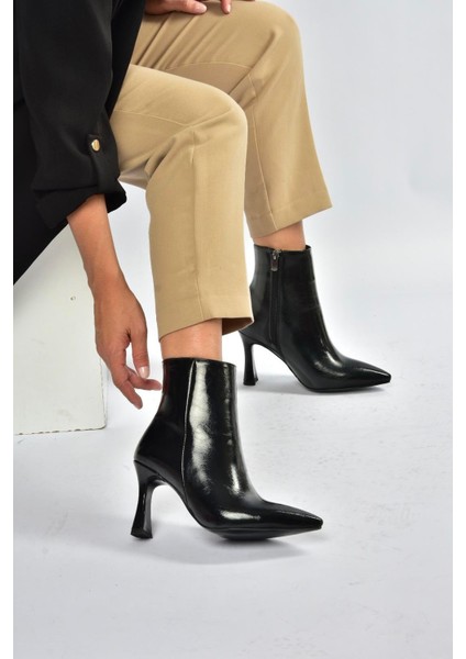 V676200060 Siyah Rustik Kalın Topuklu Kadın Bot fiyatları
