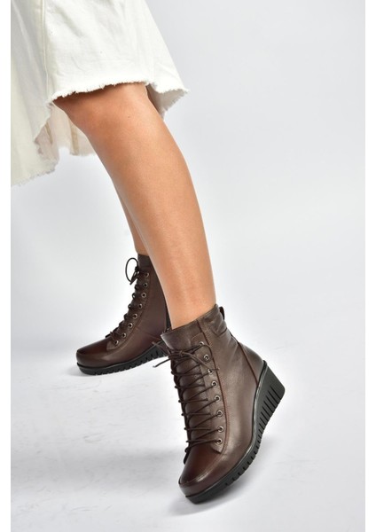 V324245103 Kahverengi Hakiki Deri Bağcıklı Klasik Kadın Bot fiyatları