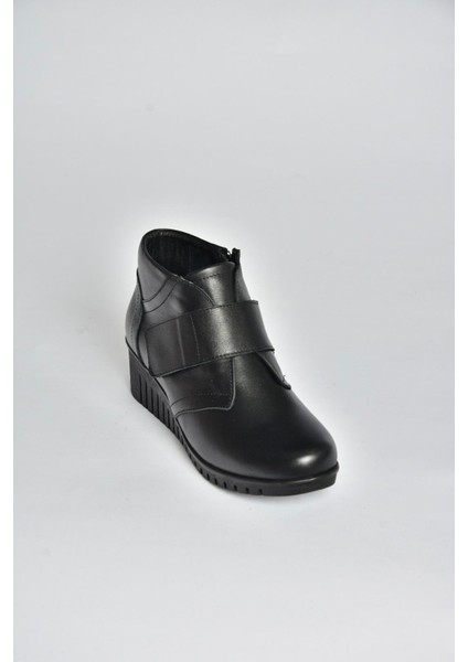 V324501903 Siyah Hakiki Deri Cırtlı Kadın Bot indirimleri