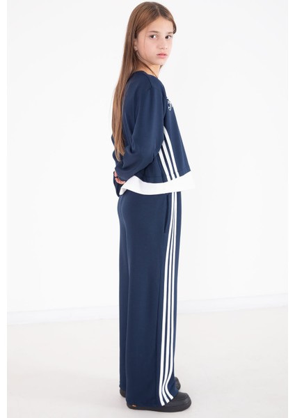 Lacivert Şerit Detaylı Yazılı Geniş Paça Kız Çocuk Takım 22774 fırsatları