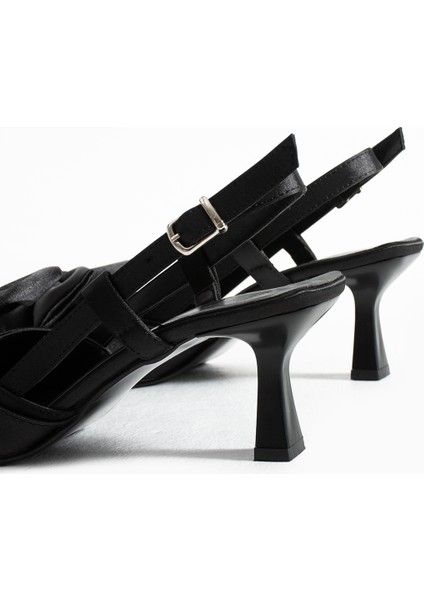 Wilson Fiyonk Detay Bilekten Bağlamalı Topuklu Ayakkabı