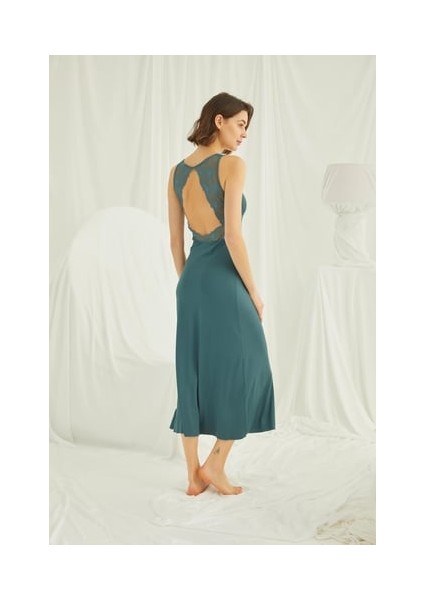 Monamise Göğüs ve Sırt Dekolteli Brode Dantelli Yırtmaçlı Gecelik