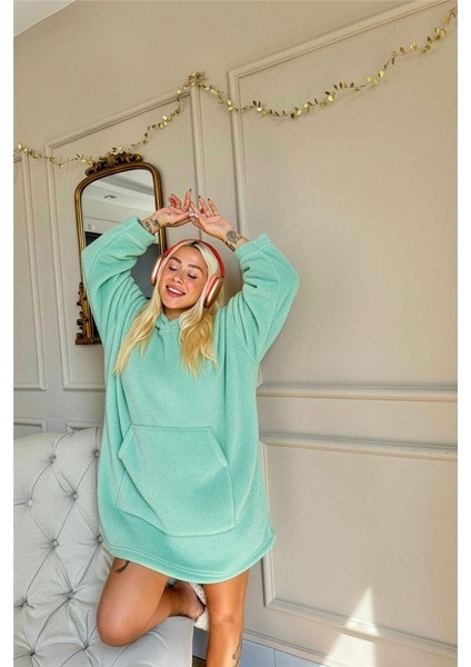 Mint Yeşili Kapşonlu Tam Peluş Oversize Sweat Panço Pijama fiyatları