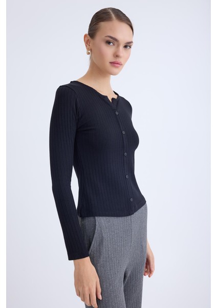 Önü Düğmeli Fitilli Uzun Kol Bluz