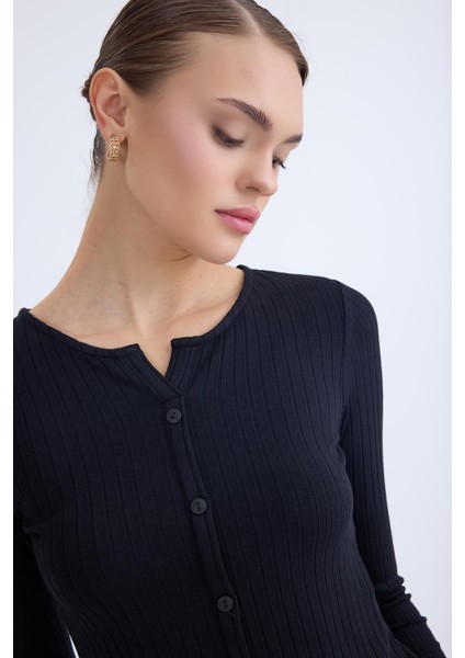 Önü Düğmeli Fitilli Uzun Kol Bluz modelleri