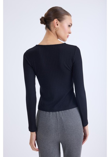 Önü Düğmeli Fitilli Uzun Kol Bluz fırsatları