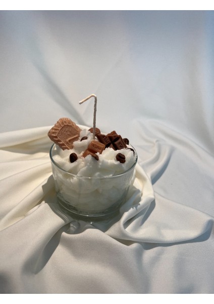 Kremalı Çikolata Parçacıklı ve Lotus Bisküvili Kokulu Mum fiyatları